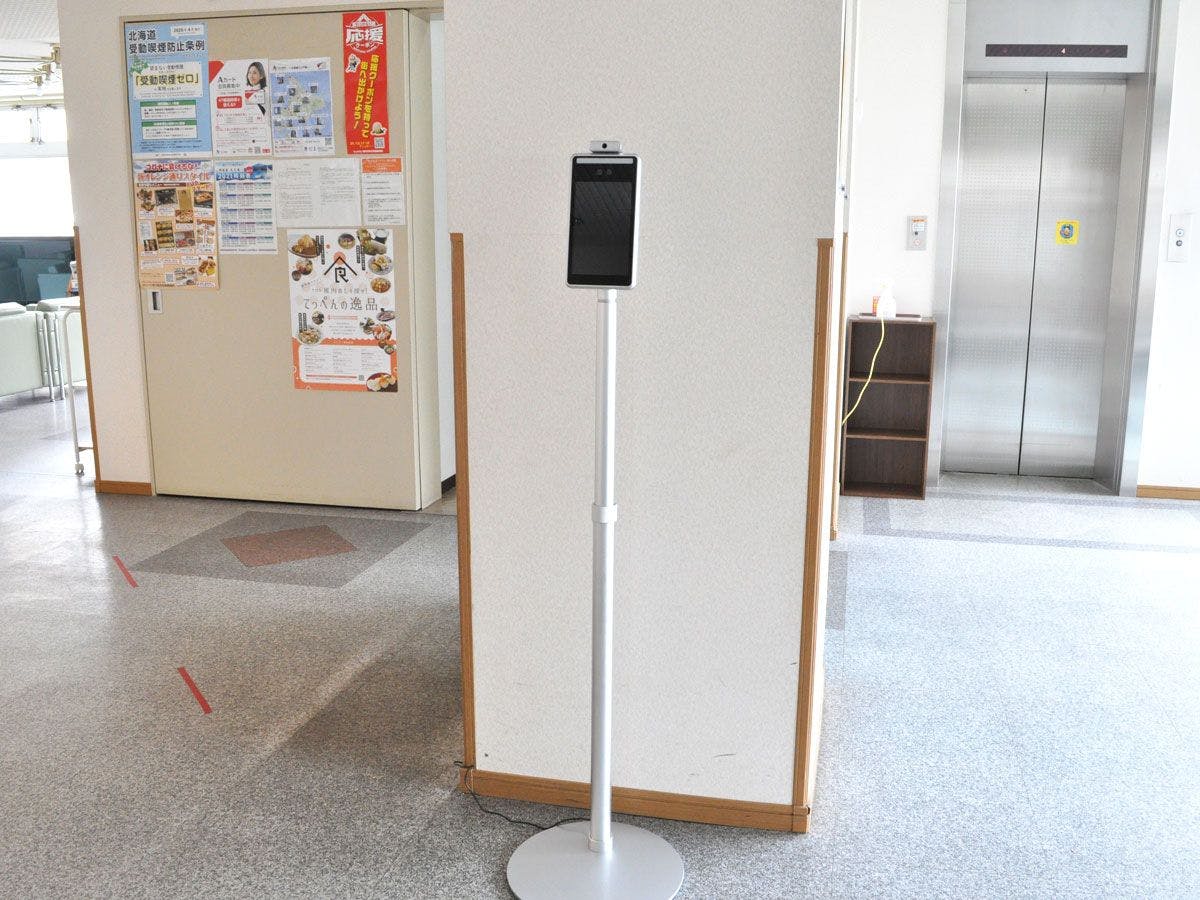 มาตรการป้องกันโควิด-19: กรุณาให้ความร่วมมือในการตรวจวัดอุณหภูมิ