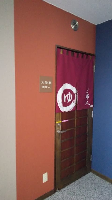 ทางเข้าสำหรับห้องอาบน้ำหญิง