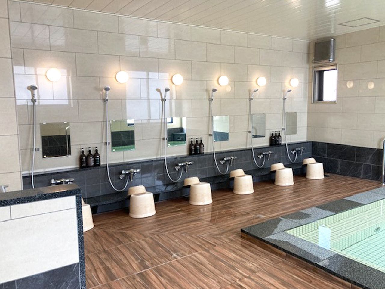 ห้องอาบน้ำรวม: พื้นที่ล้างตัว