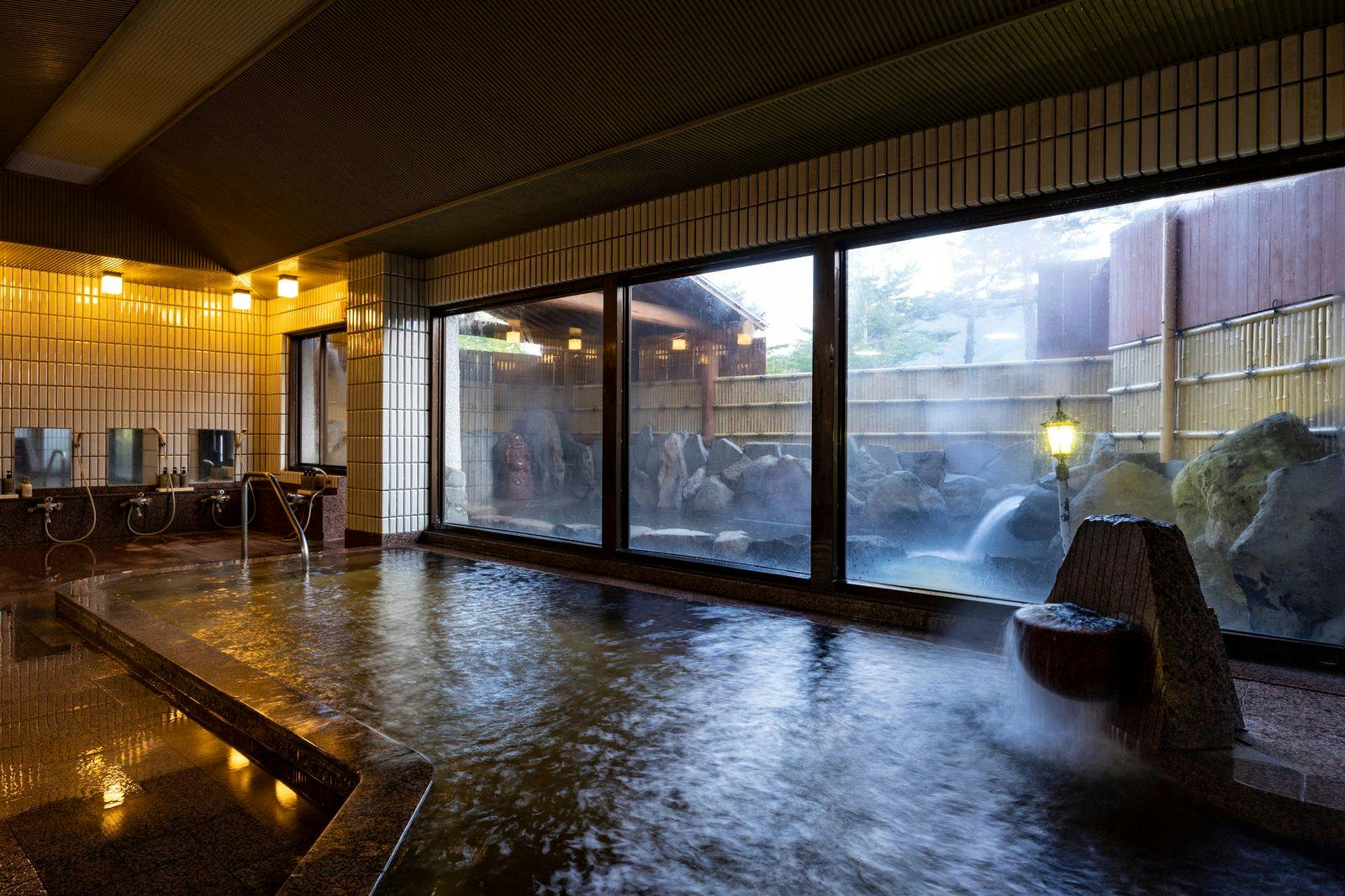 อ่างอาบน้ำในร่ม