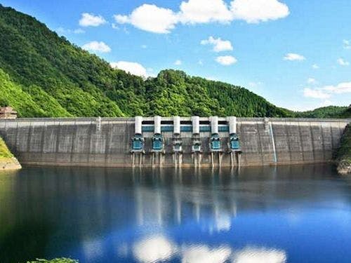 高さ西日本一のアーチ形温井ダム