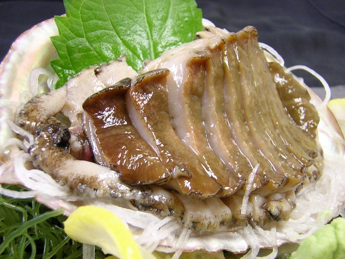 *Hidangan opsional / Sashimi abalone.