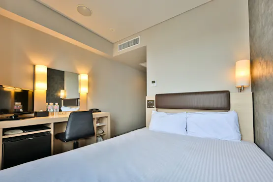 Kamar Double Standar (lebar tempat tidur 140 cm)