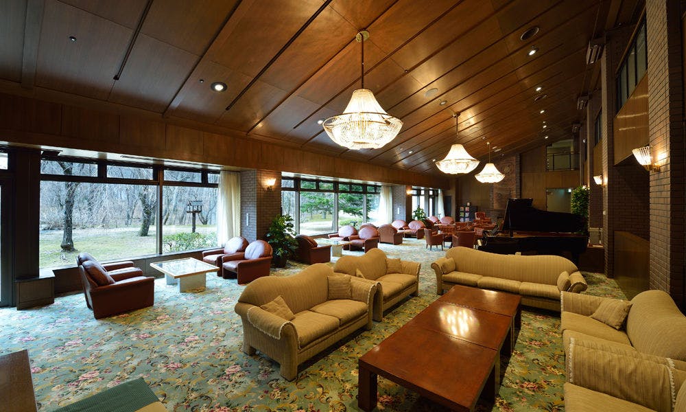 Nikmati waktu minum teh yang tenang.