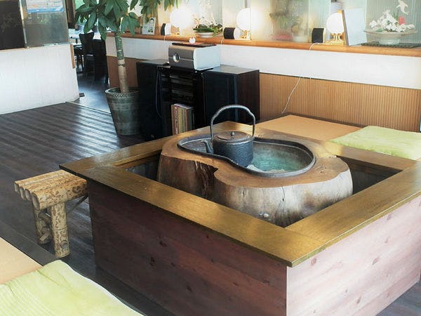 Perapian di dalam lobi