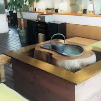 Perapian di dalam lobi