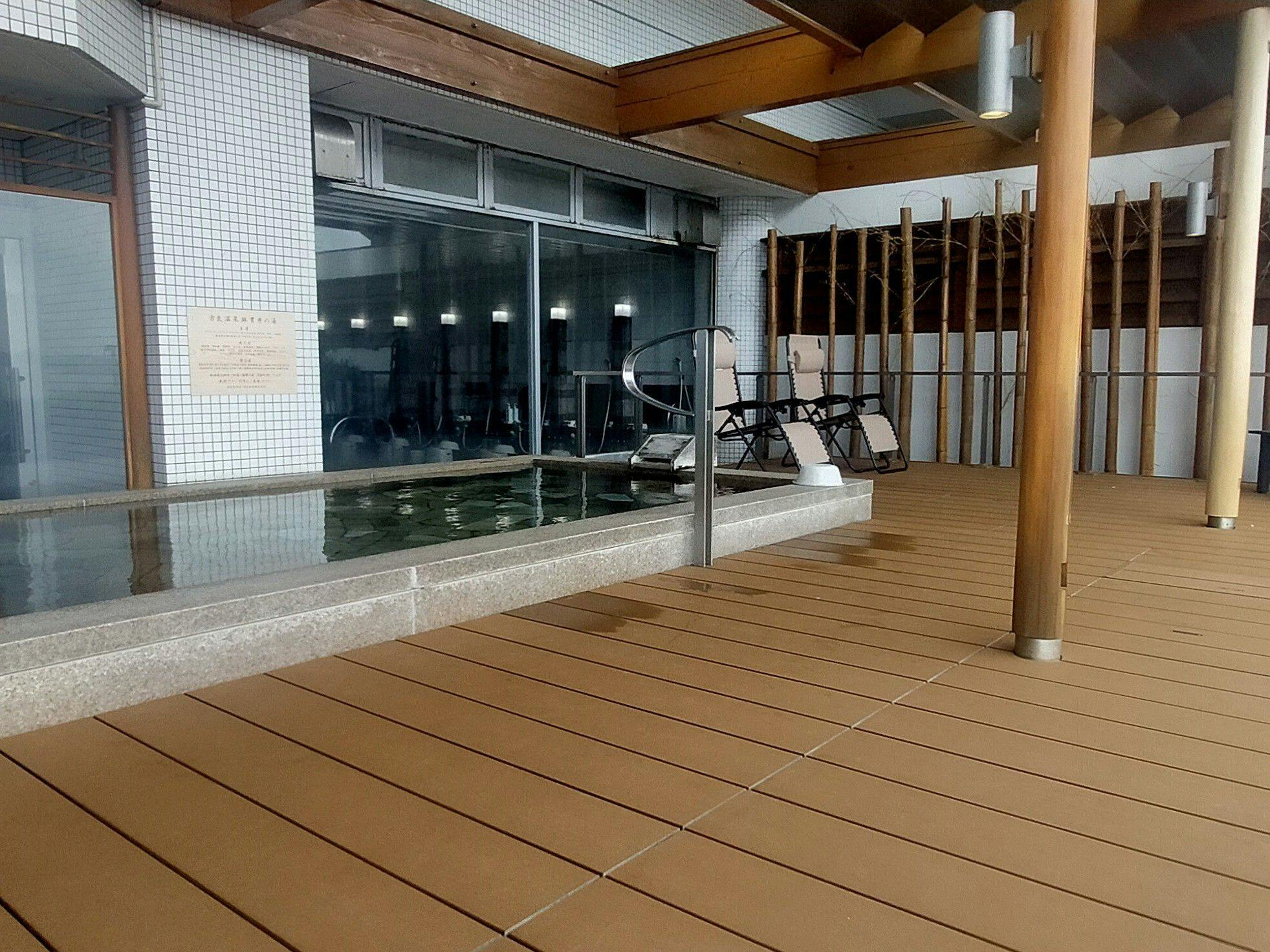 บ่อน้ำพุร้อนกลางแจ้ง