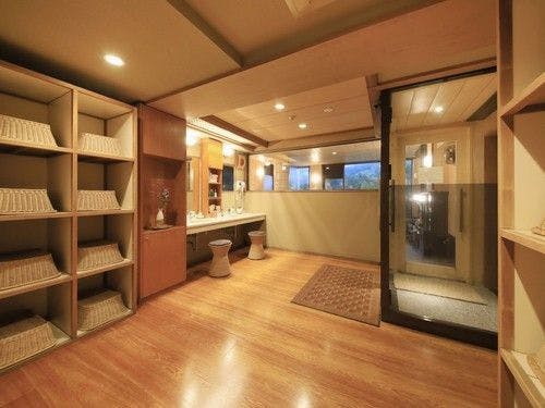 ห้องเปลี่ยนเสื้อผ้าที่อ่างอาบน้ำสาธารณะ 【Tsubaki no Yu】