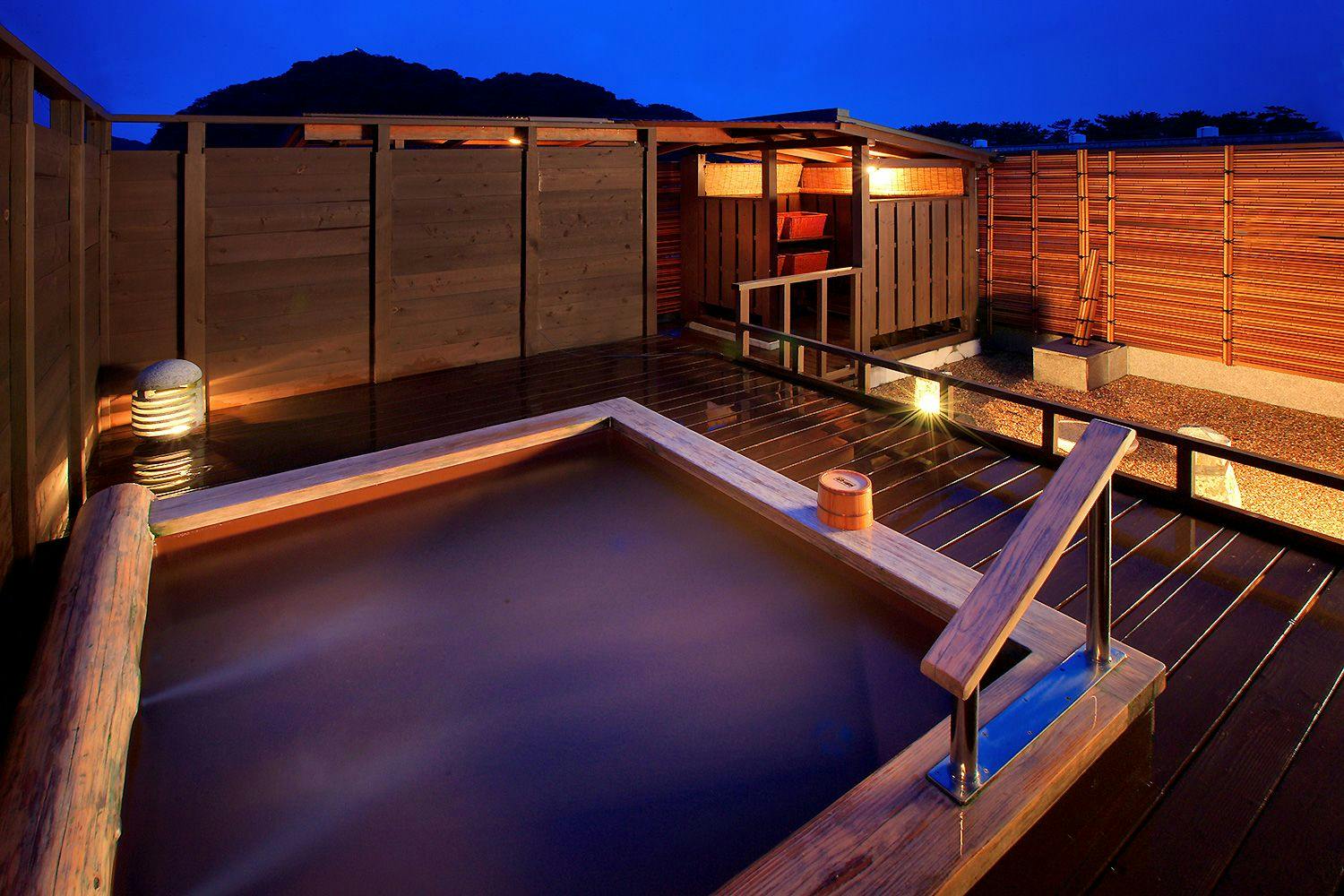 บ่อน้ำพุร้อนกลางแจ้ง