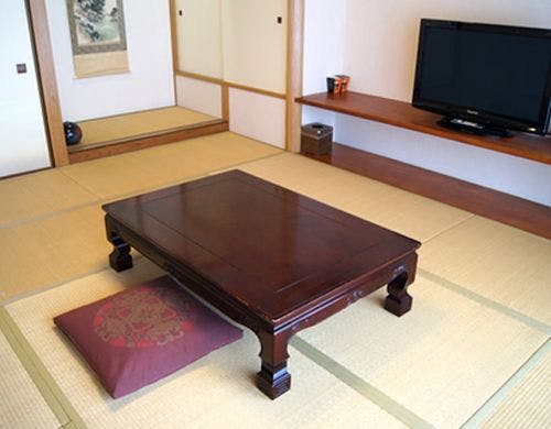 本館：和室10畳：【禁煙】◇角部屋