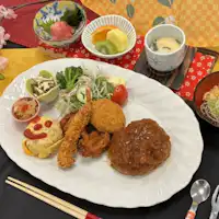 อาหารเช้าและอาหารเย็นสำหรับเด็กเล็ก