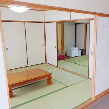 Phòng kiểu Nhật 2 gian (6 + 10 chiếu)