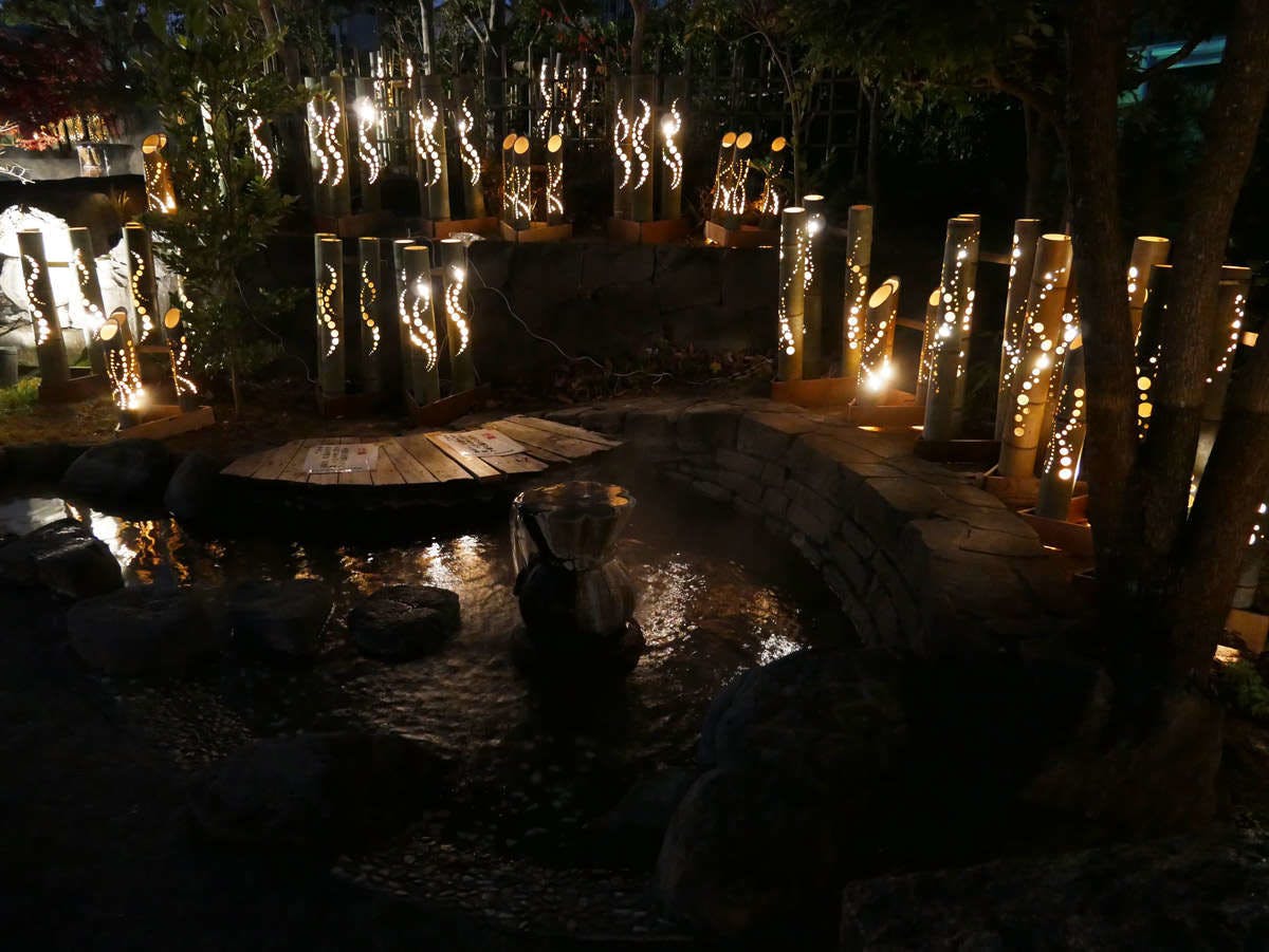 บ่อน้ำร้อนแช่เท้าชิราซากิ