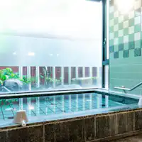 ชั้นใต้ดิน 1, อ่างอาบน้ำ