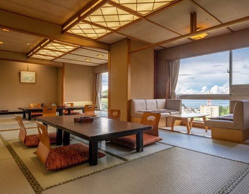 二間続きの大部屋和室