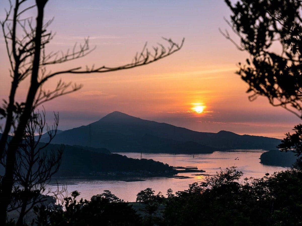 ทิวทัศน์อันงดงามของอ่าวโทบะจากที่พักของเราในยามเช้าและเย็น