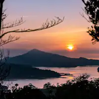 ทิวทัศน์อันงดงามของอ่าวโทบะจากที่พักของเราในยามเช้าและเย็น