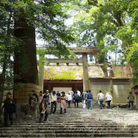 ศาลเจ้าอิเสะ (ประมาณ 60 นาทีโดยรถยนต์จากที่พัก)