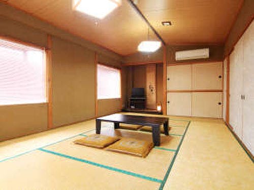 3名から6名まで受入可。喫煙も可能です。