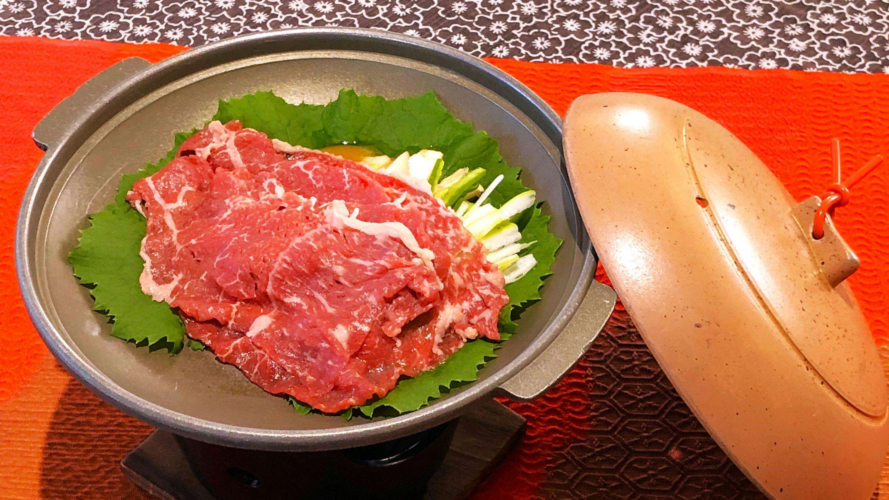 เทปันยากิเนื้อวัวอิซุแบรนด์หายากบนแผ่นเซรามิก