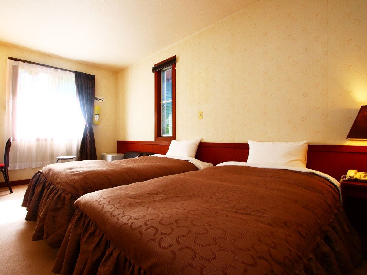 Semua bilik dilengkapi dengan bilik mandi dan tandas.