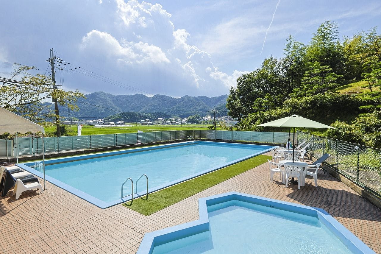 สระว่ายน้ำกลางแจ้ง “Aozora Pool” ของโรงแรมในเครือ Yumenooi