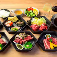 อาหารเย็น กล่องเนื้อ 6 ชั้น <ตัวอย่างสำหรับ 2 ท่าน>