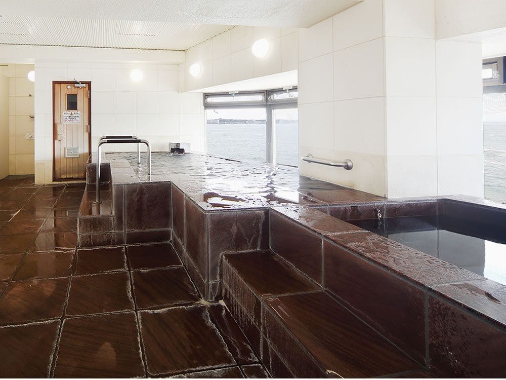 ห้องอาบน้ำสำหรับผู้หญิงพร้อมวิวทะเล