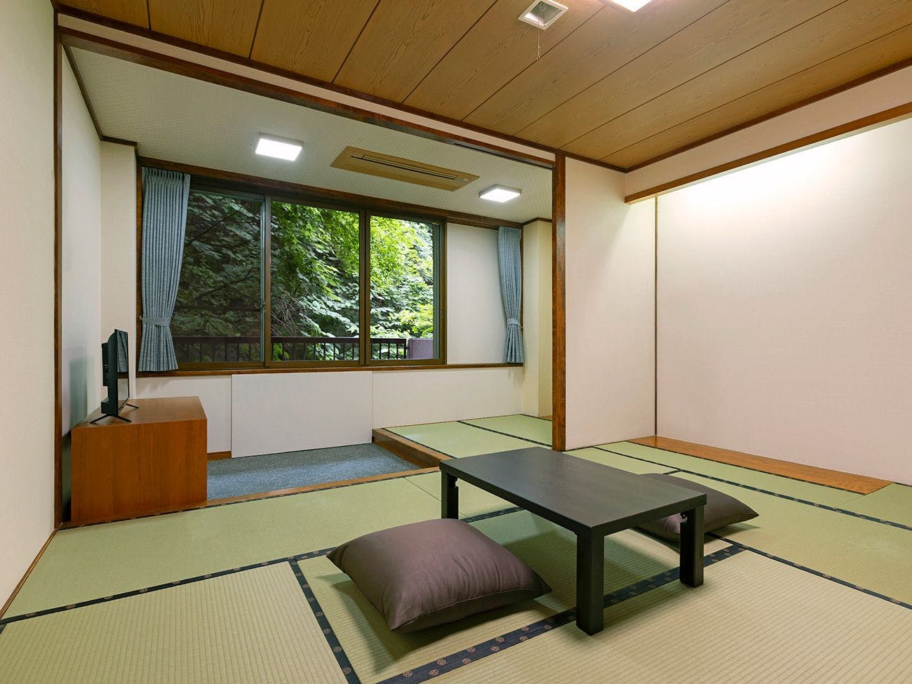 ห้องพักสไตล์ญี่ปุ่นมาตรฐาน ขนาด 10 เสื่อ พร้อมห้องอาบน้ำในตัว