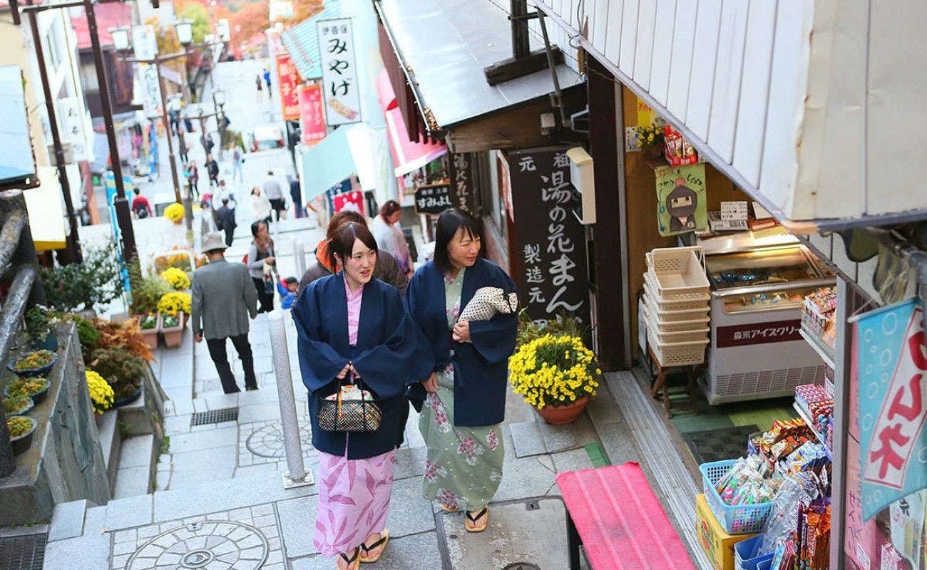 เปลี่ยนเป็นชุดยูกาตะแล้วออกไปเดินเล่นที่ถนนขั้นบันได♪