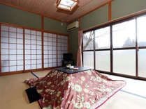 Kamar bergaya Jepang 6 tatami dengan kotatsu