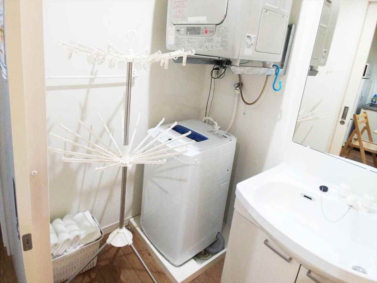 We provide a two-tier umbrella hanger.