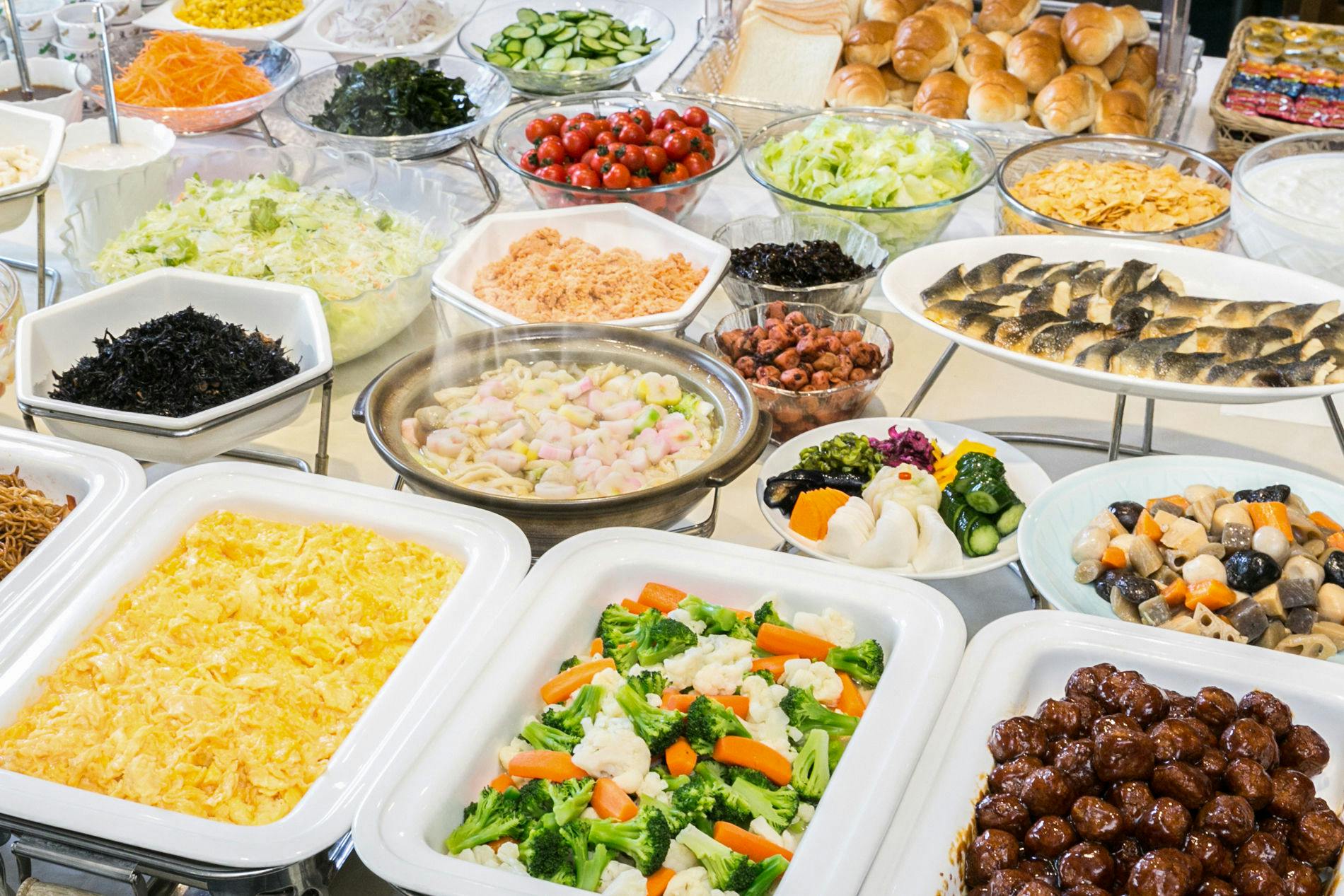 Sarapan gaya prasmanan di restoran