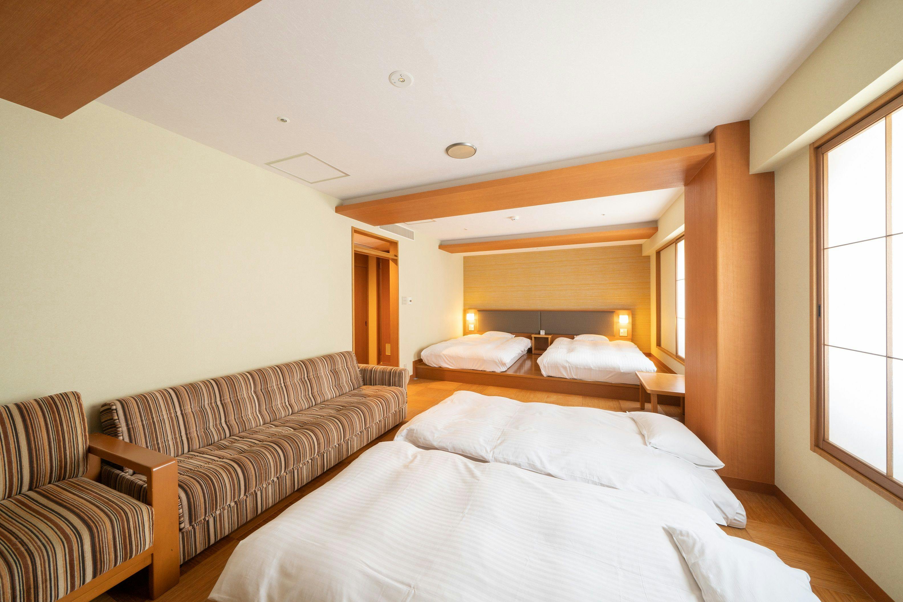 Kamar Gaya Jepang dan Barat (untuk 4 orang)