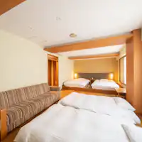 Kamar Gaya Jepang dan Barat (untuk 4 orang)