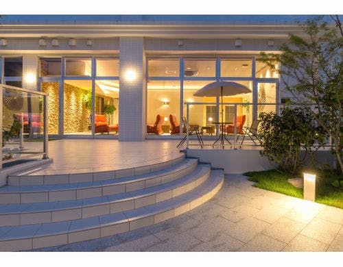 庭園広がるテラス