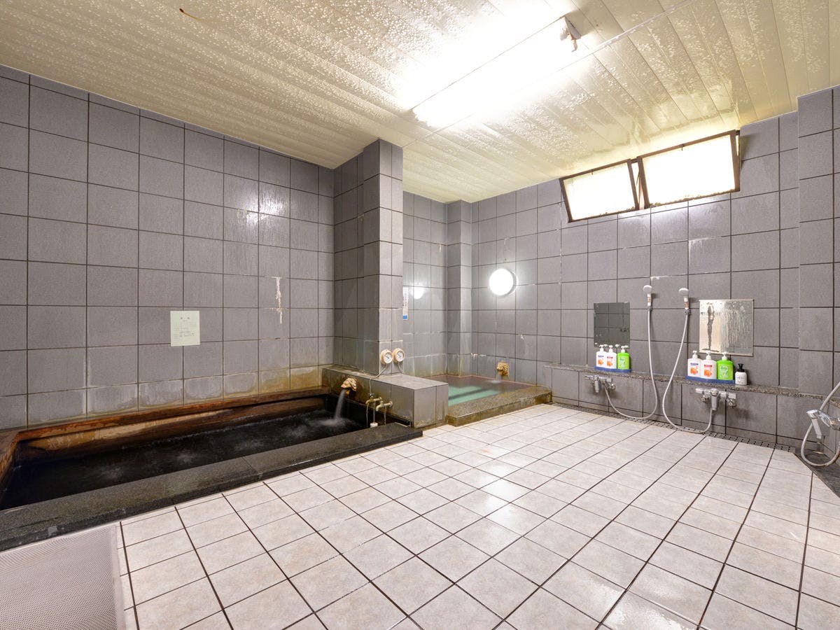 *ห้องอาบน้ำชาย