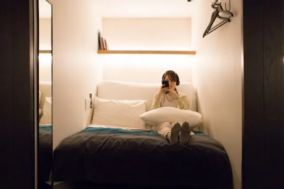 カプセルホテルの域を超えるスマートポッド