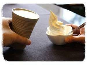 Layanan bir segar dan es krim lembut