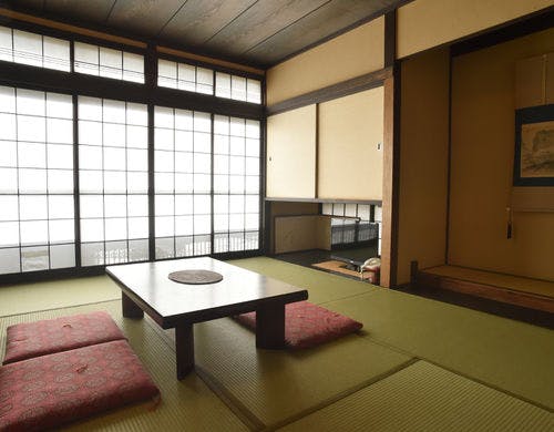 西陣　4面が障子のルーミーなお部屋。