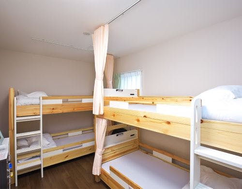 ・＜男女混合ドミトリー＞