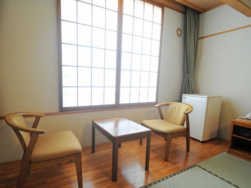 【客室】和室の椅子とテーブル