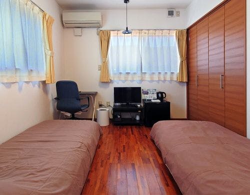 2階のお部屋は階段