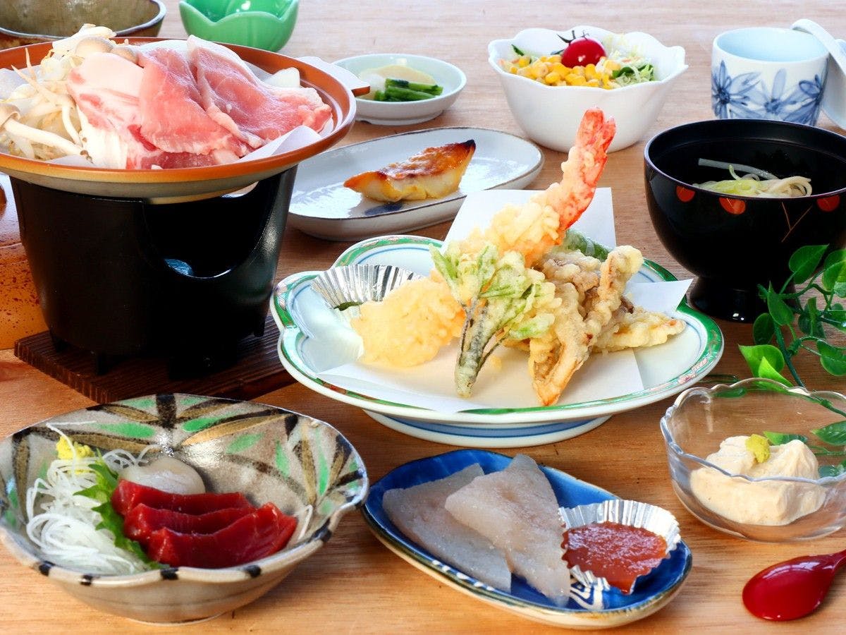 ตัวอย่างอาหารเย็นที่อิ่มอร่อย.