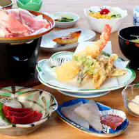 ตัวอย่างอาหารเย็นที่อิ่มอร่อย.