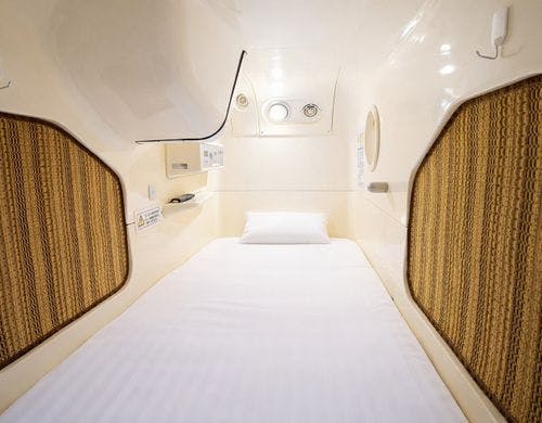 カプセルルーム室内