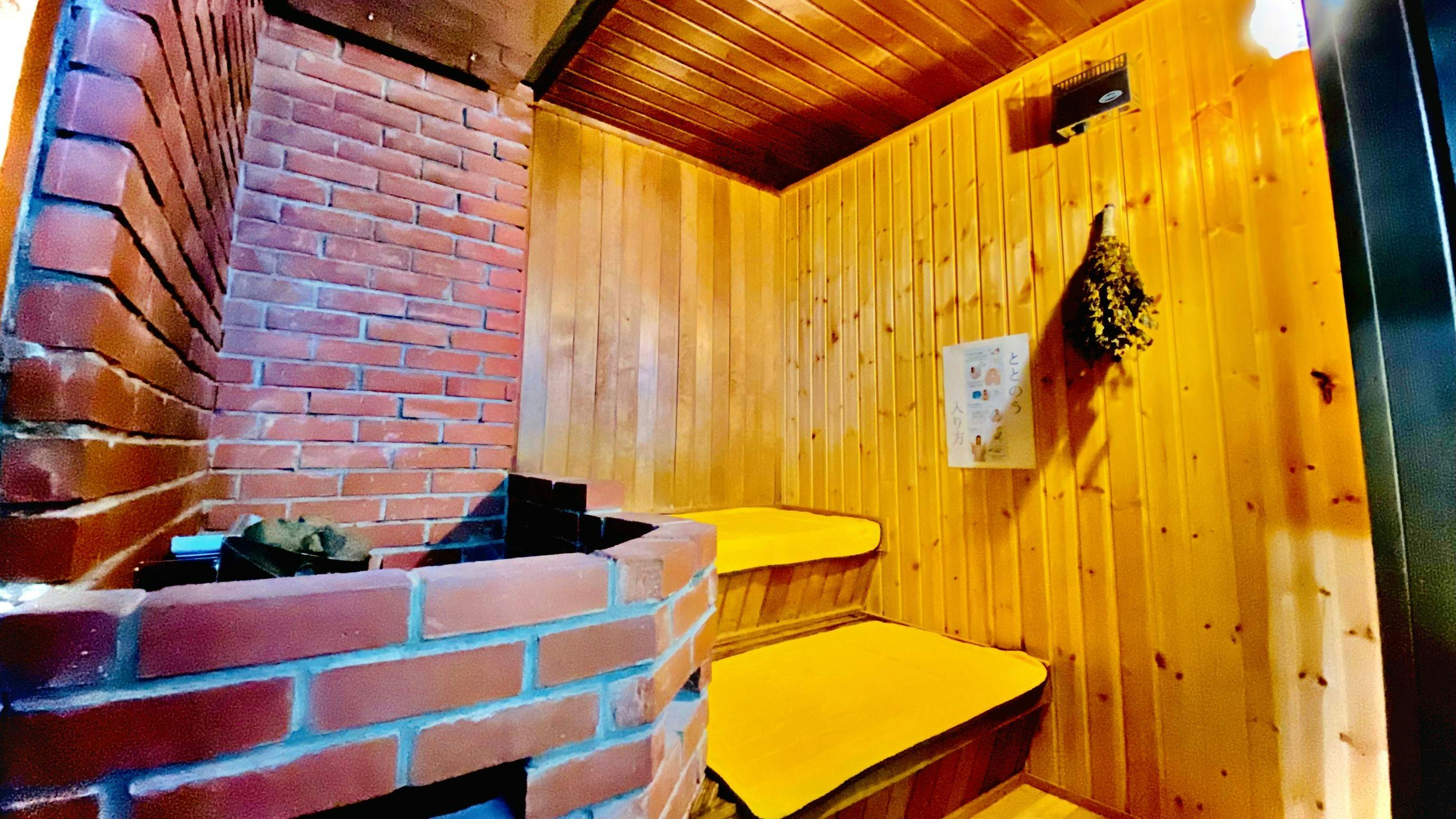 Sauna di dalam pemandian lantai 7 dengan fasilitas self-Löyly.