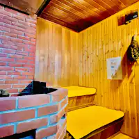 Sauna di dalam pemandian lantai 7 dengan fasilitas self-Löyly.