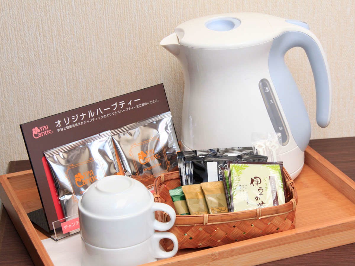 房間內也備有飲品。