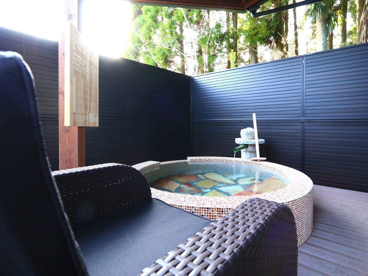 Pemandian air panas pribadi